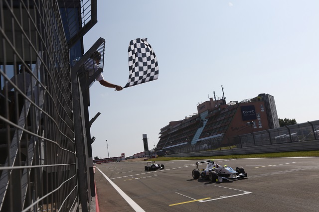 Melville McKee keeps Alex Sims at bay to secure his first GP3 win (Photo: Andrew Ferraro/GP3 Series Media Service) 